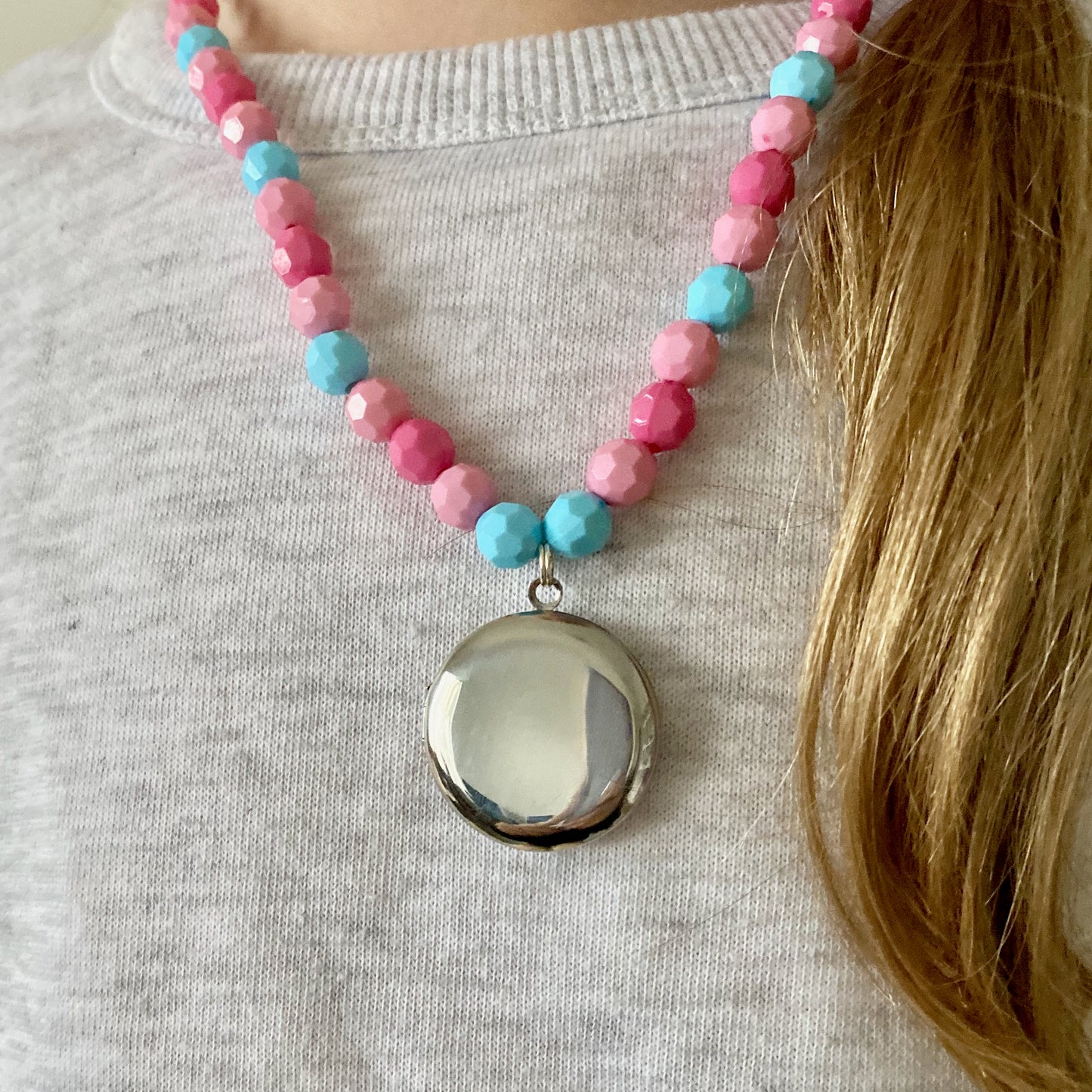 Poppet locket
